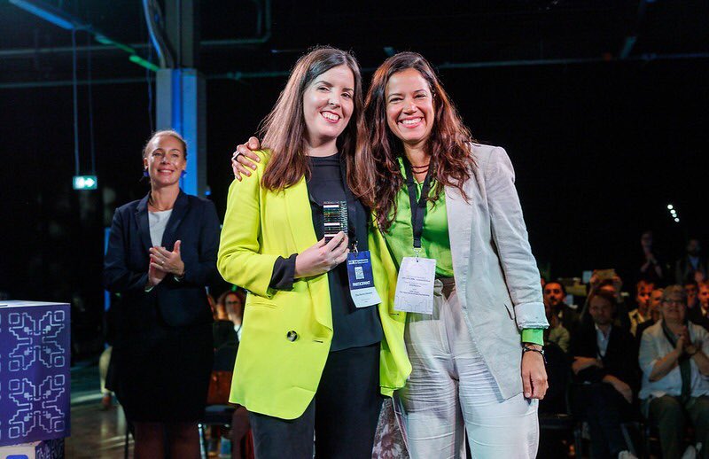 Anabelbeltrg's tweet photo. ¡Larga vida a la revolución de lo fácil! 🥽 🏆

El proyecto #Gobiernofácil ha sido posible gracias a @PlenaAragon @CEAccesibles @lqnsr y a todas las personas que han pasado por el @laaab_es estos 3 años 🚀

Las mejores embajadoras en Tallín 💜 @Mariana_Cancela y Elisa Barrera. https://t.co/X3o6eRsh2g