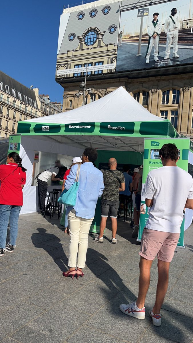 Jmounir01's tweet image. Vous souhaitez intégrer nos équipes. Rendez-vous ce matin sur le parvis de la cour de Rome en gare de Paris saint Lazare. @pmouly @faten_hemdi @NPRIGENT_SNCF @LyesEML @FouedKaouachi @train_nomad @TransilienSav @grg_jrdn @Sylvain_Jonnet @CFanichet