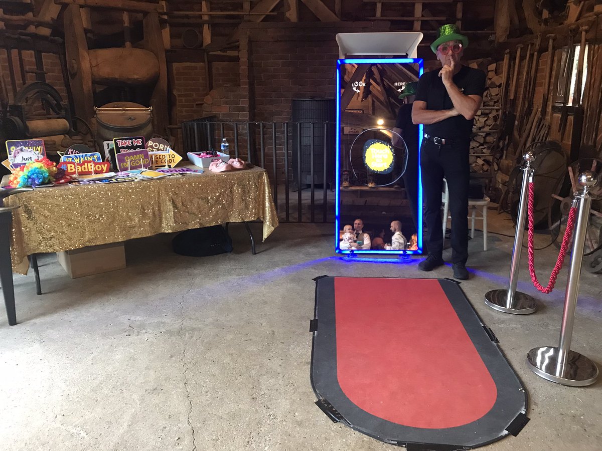 Lightsinlights's tweet photo. @GildingsB we absolutely loved your gorgeous venue - our first visit last Saturday. We had so much fun adding the extra laughs to Alicia and Ed’s special wedding.  Everyone loved our Magic Mirror Photobooth 🎉
#magicmirror #weddingvenue https://t.co/CS38PtxB7t
