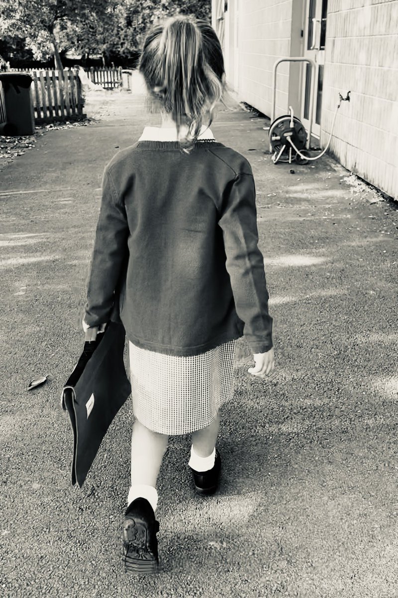 pipers first day at skool📚…feels like she is slipping away from me already..😢😂