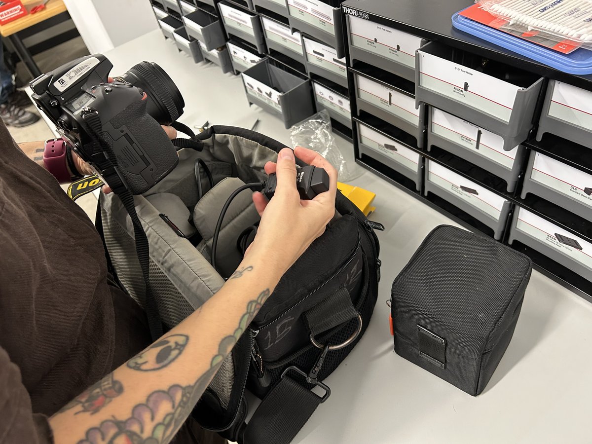 EuroFUE_UJI's tweet photo. Equipo listo en el laboratorio @DynamoProjectEU y... 🎬📹 Manos a la obra con la creación de nuevo contenido para contaros un poco más sobre este proyecto tan gamberro😉 y disruptivo, en el que participamos como #AffiliatedEntity 🇪🇺 #difusion #comunicacion #ciencia https://t.co/PLtLoP2EIV