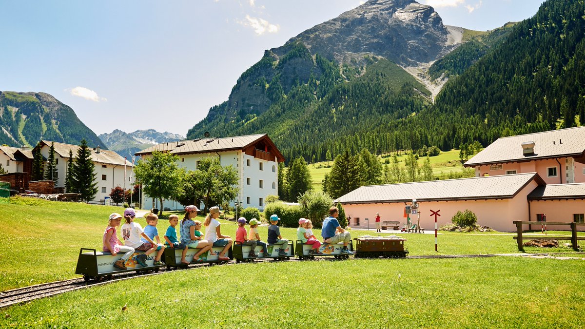 MySwitzerland_i's tweet image. Lo sapevi? Il prestigioso marchio di qualità #FamilyDestination garantisce, tra le altre cose, parchi giochi, animazione per i più piccoli, alloggi a misura di bambini, avventurosi sentieri tematici e natura incontaminata.
Scopri la proposta ⤵️
myswitzerland.com/it-it/alloggi/…

#svizzera