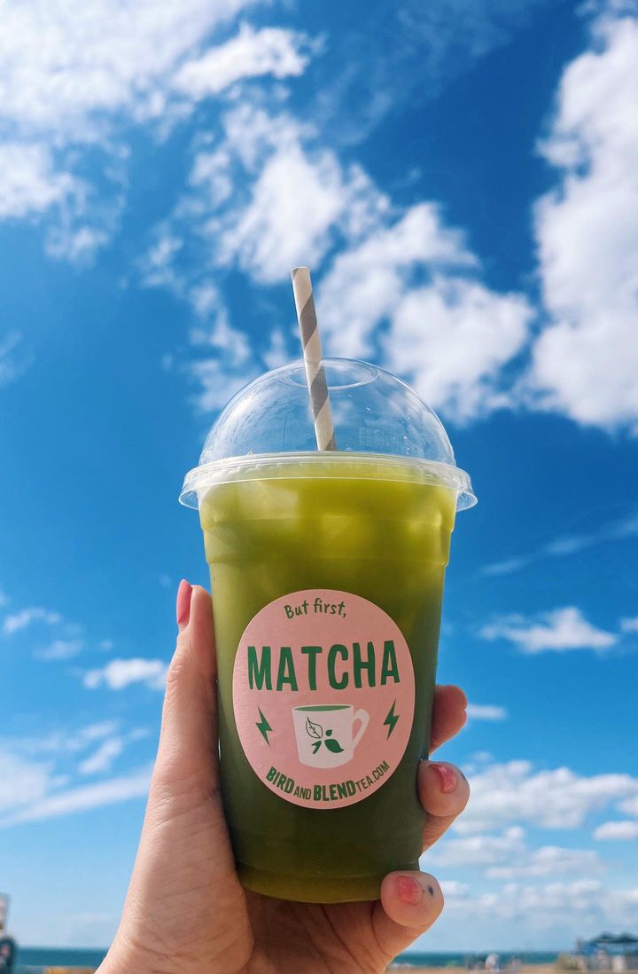 Perfect iced matcha vibes from @/jess_ducky on IG! 🥰 Even though we are feeling the autumnal vibes now, we can never say no to a cheeky iced matcha! 💚 In fact, we have a selection of limited edition autumnal matchas in our Autumn collection! 🍂 birdandblendtea.com/collections/au…