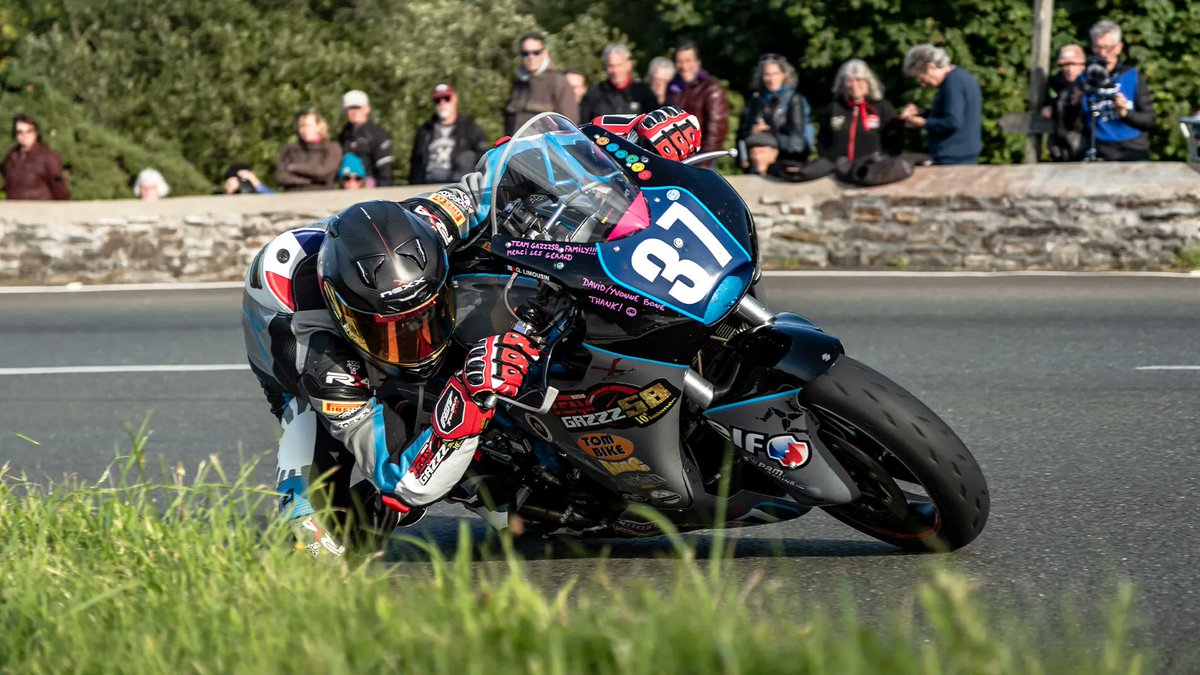 ManxGrandPrix's tweet image. Paton yet again proved itself to be the Junior MGP Race winning bike of choice, with the entire podium consisting of Paton riders Victor Lopez in first position and Andrea Majola and Maurizio Bottalico coming 2nd and 3rd. 

#MGP23 #Roadracer #Motorbikes