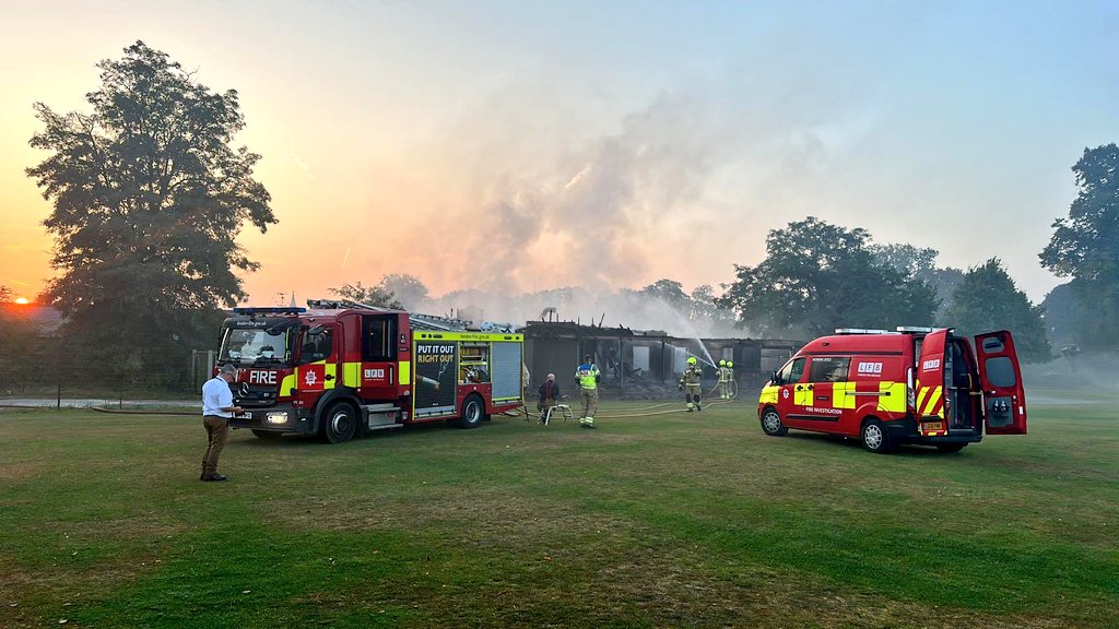 NOSHERS ASSEMBLE!

Hampton Wick Royal CC's pavilion burnt down last night 😔

Fundraising link below...any help I'm sure would be gladly welcomed

<a href="/jamietmusic/">Jamie T</a> can you help?!