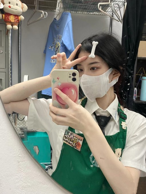 MaxineWalkley5's tweet photo. 今天没穿内内，为了奖励过来找子鱼买星巴克的粉丝方便摸鲍鱼 我拼啦！！ https://t.co/S411fpyjVb