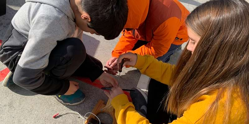 AccioClimaDIBA's tweet photo. 🔋🎒 La #TransicióEnergètica inicia el #curs2324 a 38 escoles de la província de #Barcelona on l'#EstalviEnergètic i l'#Autoconsum són clau 💡🪛 

👉🏾https://t.co/hFZZ8NAWHK

#EducacióAmbiental #ODSDiba #ParkingDay https://t.co/nQQiuyBFIq