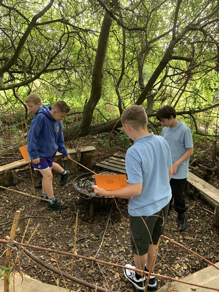 gwaunmeisgyn's tweet photo. Exploring nature and how it makes us happy. #creativecariad https://t.co/J0pi5OEuzk