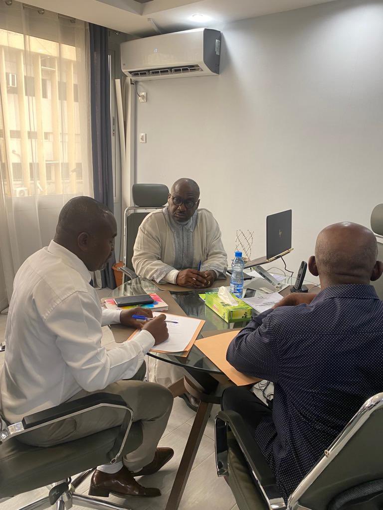 Réunion avec mes collègues du ministère. Point particulier sur la future passation. #communication #gabon