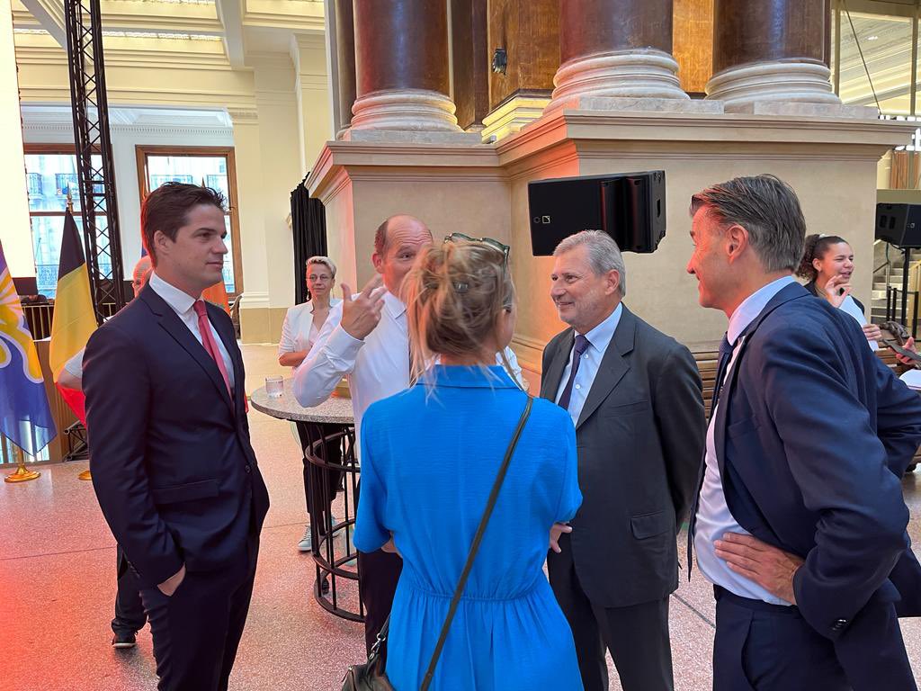 JHahnEU's tweet image. True pleasure to participate in the press conference on the occasion of the inauguration of “#LaBourse" together with @PhilippeClose, @karinelalieux, @ThomasDermine, @rudivervoort, @svengatz, @AnsPersoons &amp;amp; Charles #Leclef. 1/3