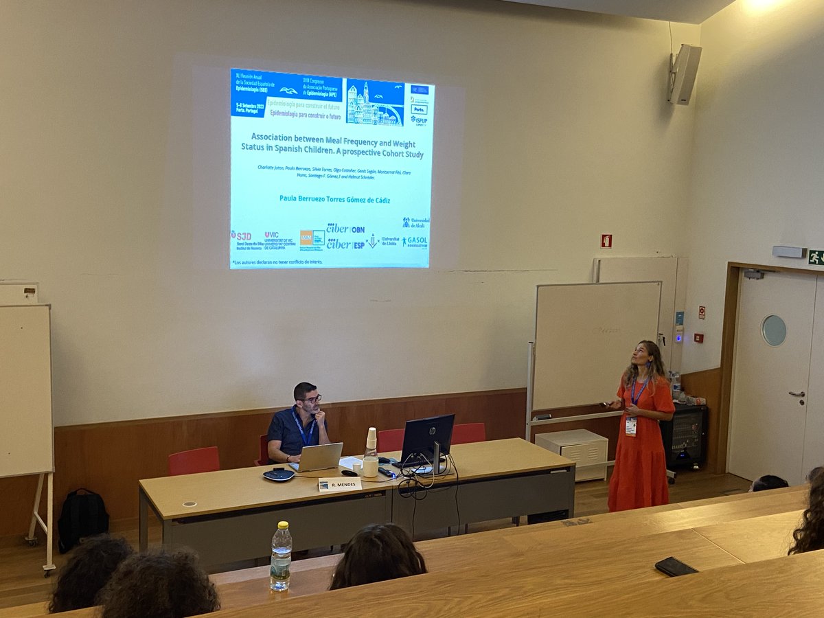 GasolFoundation's tweet photo. 🗣️ 📊@Paula_DN_Torres, coordinadora técnica de investigación y programas de la fundación, expone la relación entre el número de comidas y el exceso de peso de los niños y niñas.

✅Las conclusiones indican que una mayor frecuencia de comidas se asocia a un mejor estado ponderal. https://t.co/8eWv0k0PZJ