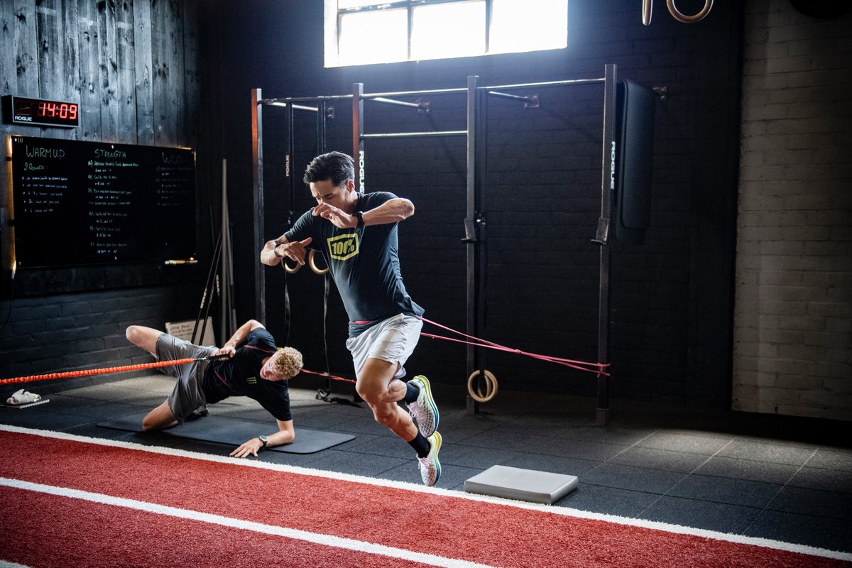 yamaharacingcom's tweet photo. 🏋️‍♂️ Venturing beyond conventional training techniques, @glenncoldenhoff &amp; Rick Elzinga include balance, coordination &amp; precision exercises into their training regimes. It's interesting. 

And shown in one of the nicest video's you'll see this year 👇
📽️: https://t.co/Tmra42KJpB https://t.co/cDY5rlY24r