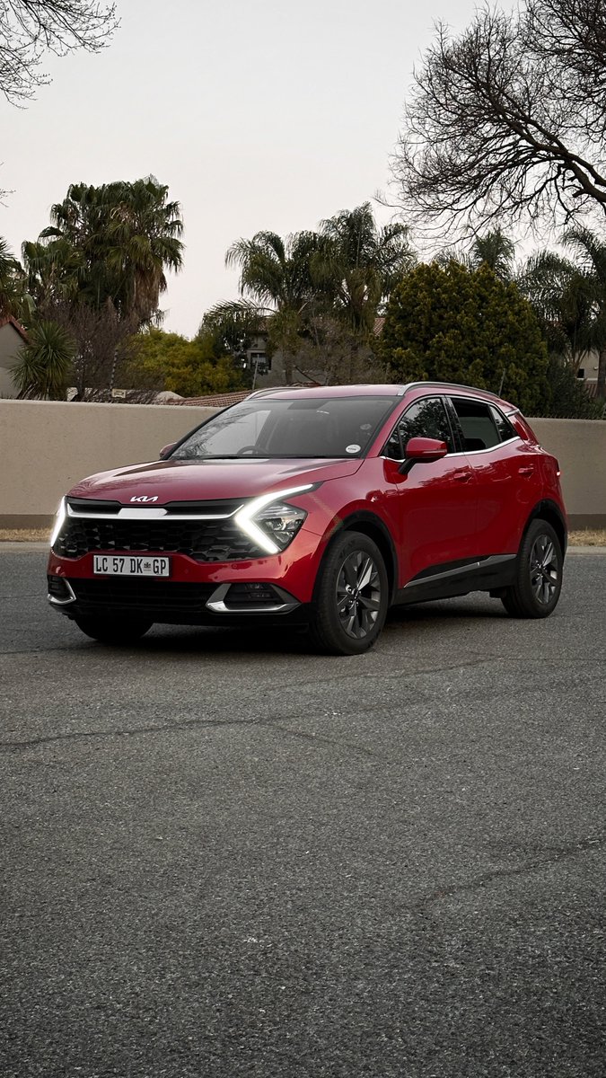 carswithgreg's tweet photo. After spending time with the diesel variant of the @KiaSouthAfrica #Sportage, it's a clear winner in the range for me.

✅Increase in Torque [320Nm]
✅Low fuel consumption [4.9L/100km]
✅Increasd range [1000km +]

Priced from R609 995

Video on the way: https://t.co/XqrelVgDks https://t.co/uaXYM2hJsN