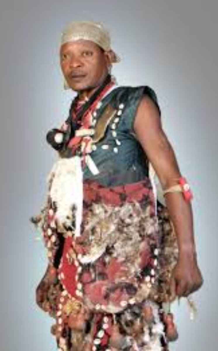 Kinzuah's tweet image. Barrister Lalude the Nebulous 😭😭😭

#AllEyesOnTheJudiciary #UnaGoCryTire #WePartyHard
#PEPTJudgement #PEPTVerdict #TinubuIsHere #TheGiantAwakens