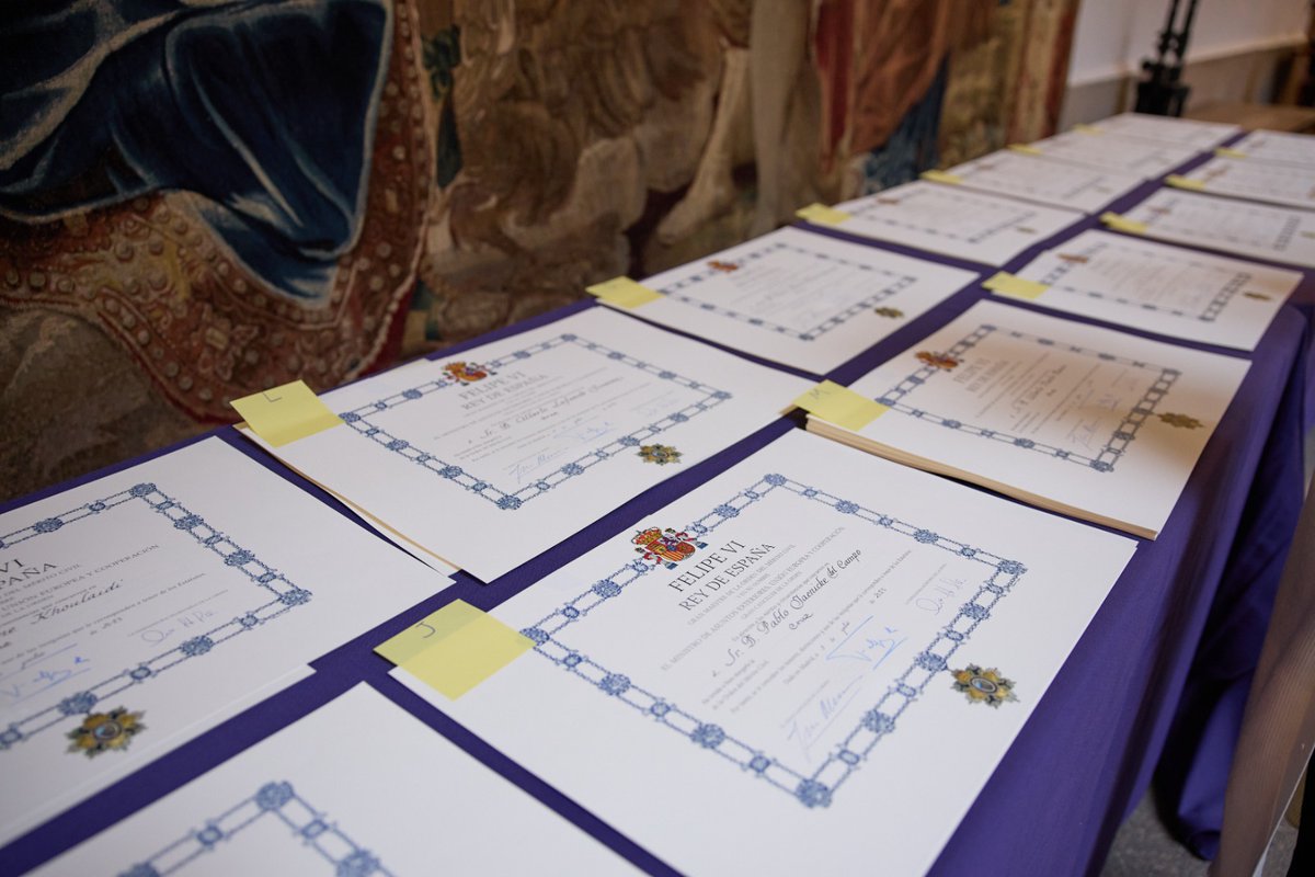 Conocidos como los "chalecos rojos", el equipo #START fue uno de los primeros operativos de emergencia en desplegarse en la zona.

Entre el 13/2 y el 17/3, el hospital de campaña de la misión, con capacidad quirúrgica, atendió a más de 7.000 personas.

🔗exteriores.gob.es/es/Comunicacio…