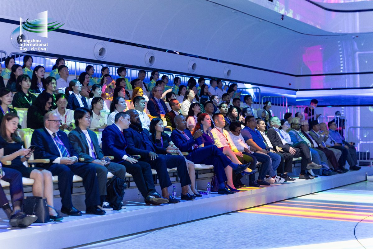 INAinShanghai's tweet photo. 3. Dalam kesempatan yang sama, para peserta juga melakukan kunjungan site-visit ke beberapa Perusahaan besar di Hangzhou, yakni Dafeng, Geely Automotive, dan Dahua. (end)
#IniDiplomasi #KJRIShanghai https://t.co/WL8dVG2O79