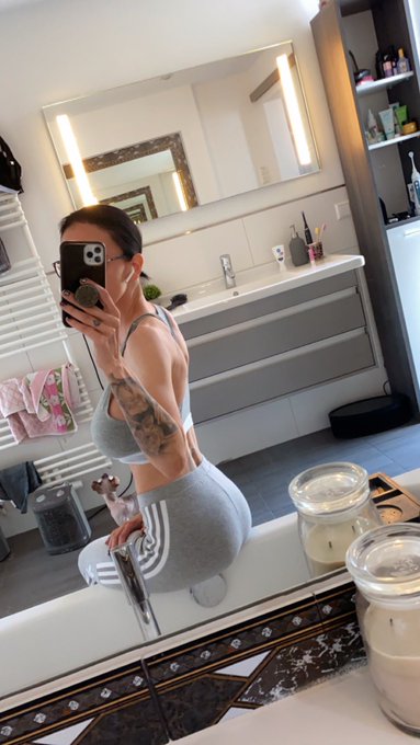 Hello 🙋🏻&zwj;♀️ https://t.co/lR0kFlfAdc