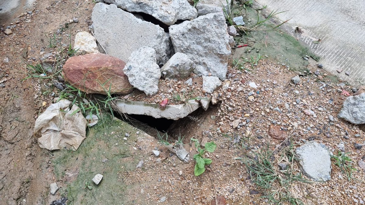 ACFBJMC's tweet photo. A water chamber is broken by JCB as part of misson bhagiratha main pipeline works in Subrahmanya Swamy colony phase2 entrance Bairagiguda, Bandlaguda jagir, ward 01

@HMWSSBOnline
@hmwssbmgrkispur
@hmwssbgmom18

Please help to fix damaged manhole chamber. https://t.co/am0MhZev5V