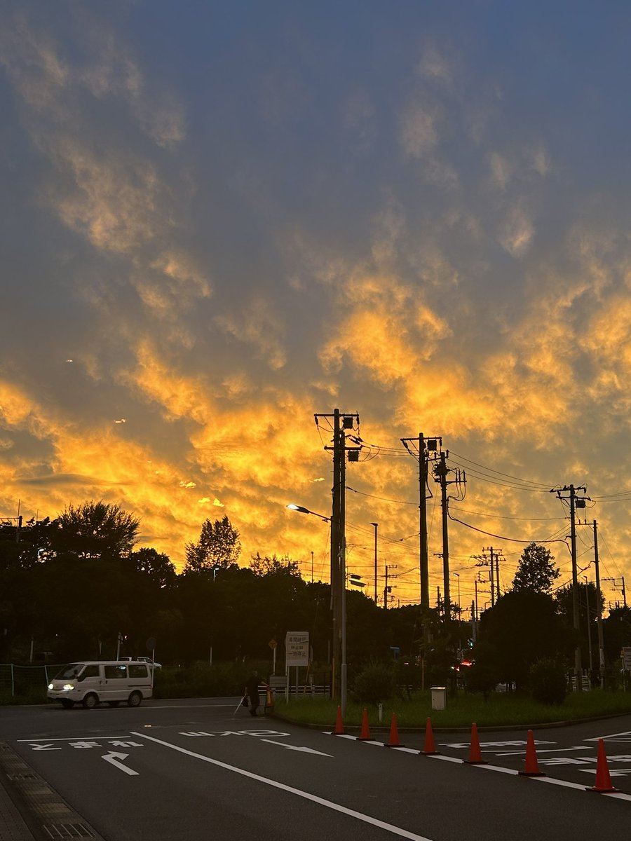 Na6401Watanabe's tweet photo. 川崎
今の空
なぜか虹が出てる😯🌈

#今空
#川崎
#虹 https://t.co/5n2XwcOqB6