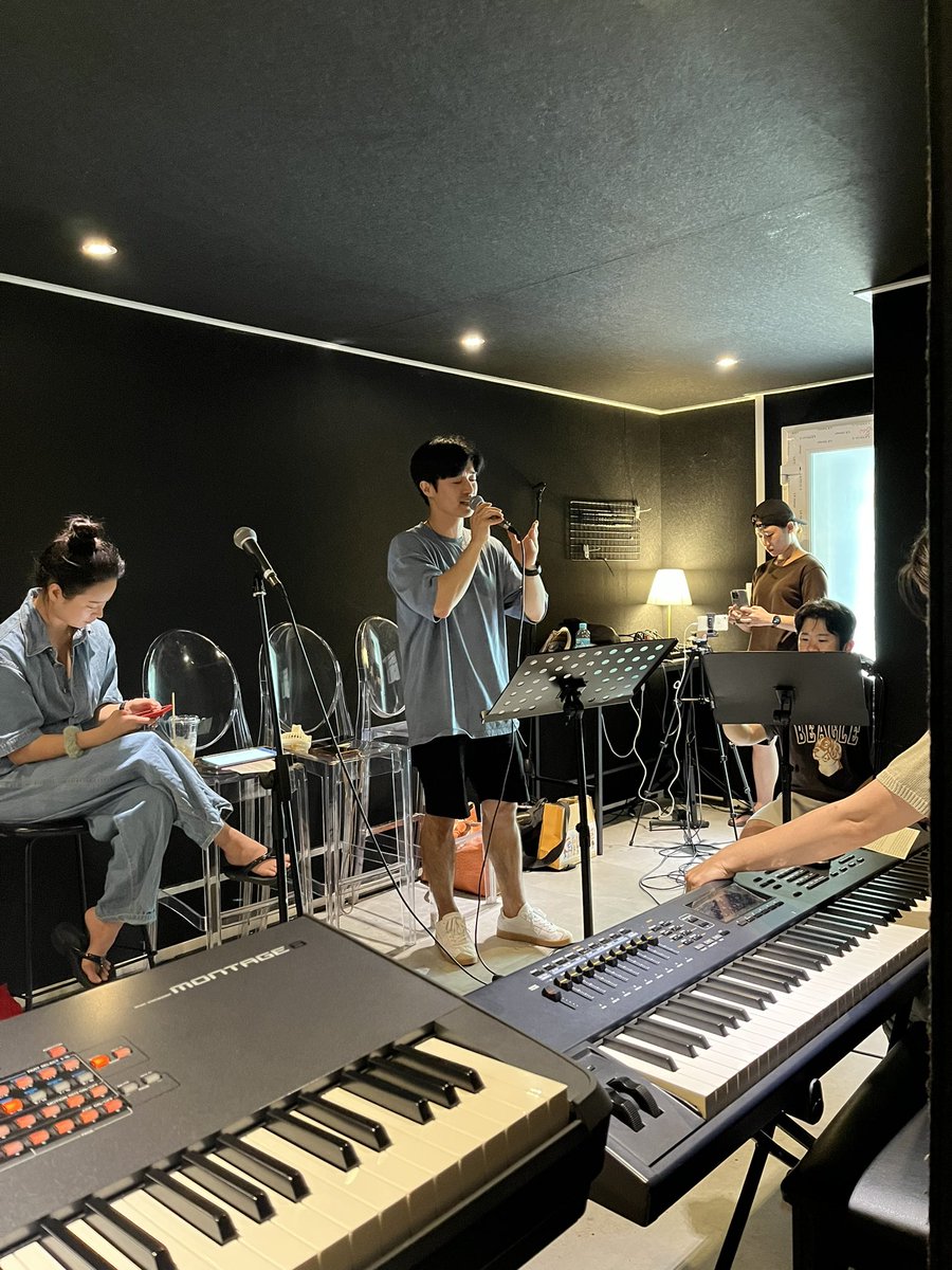 LeadHandP's tweet photo. 오늘로 연습실 리허설까지 마무리. 이제 공연만 남았어요! 

#거쉰 #재즈 #클래식 #뮤지컬 #리드에이치앤피 #공연 #콘서트 #박은미 #이하경 #조상웅 #강기헌 #김려령 #김성래 #김영준 #안원석 #피아노 #재즈밴드 https://t.co/FgFzu1g654