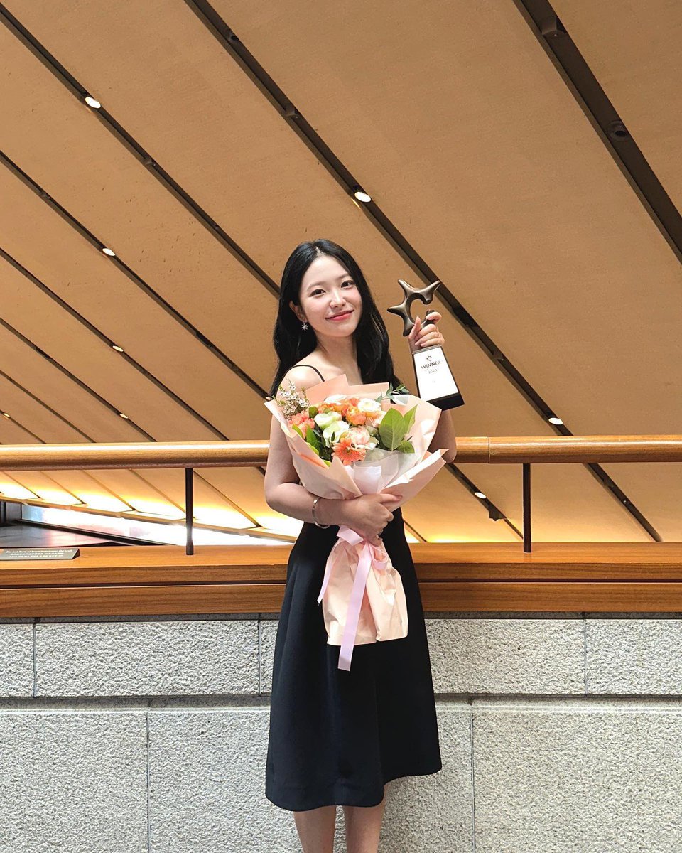 cuteyeripics's tweet photo. so proud of you 💖 https://t.co/LwtVUDKOaL