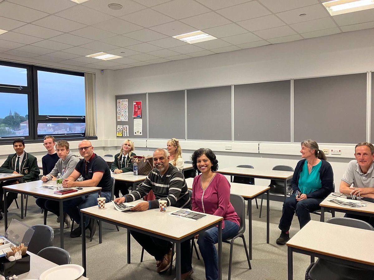 HomertonSLO's tweet photo. Yesterday we were at @StMungosFalkirk to speak to their #CambridgeUniversity applicants and their parents and carers. Thanks for your enthusiasm and motivation! All the best for the future π #applyingtoCambridge https://t.co/yGzmIJHek7