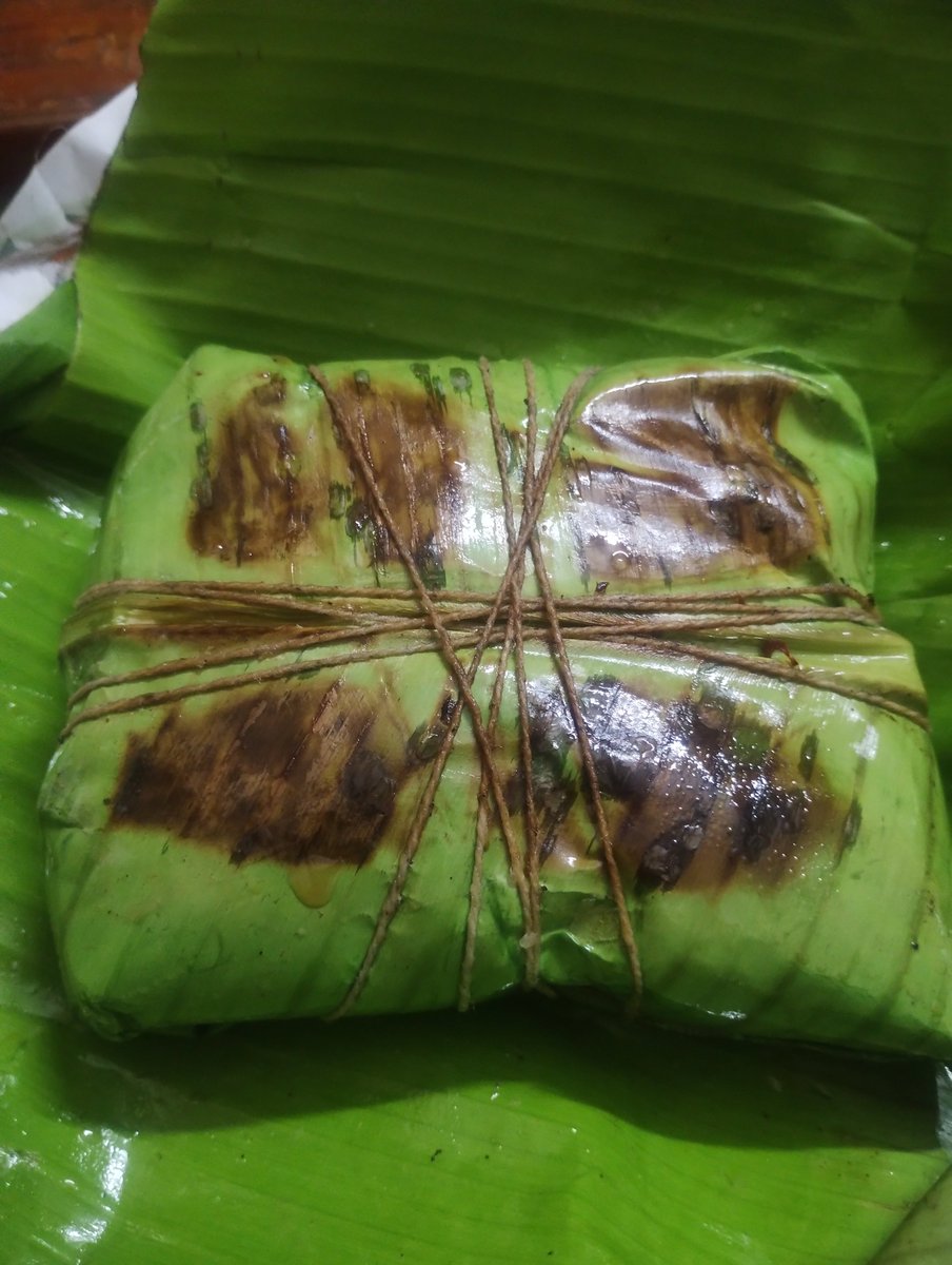 Itz_aishu's tweet photo. Lunch
வாழையிலை சிக்கன் புரோட்டா 🥰😁 https://t.co/QPpQQOWgQe