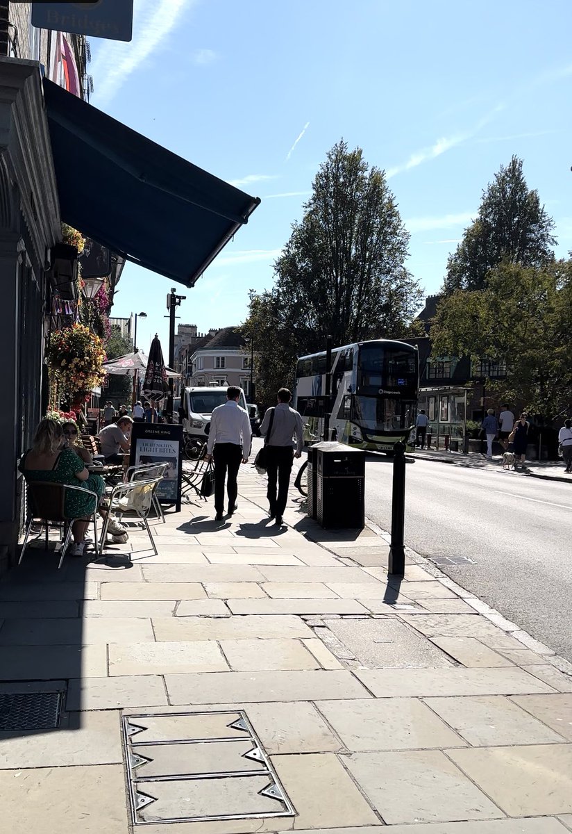 Another scorcher today in the beautiful Cambridge. Don’t forget to keep hydrated and stay cool 😎 #heatwave #hydration #cambridgeuk #universityofcambridge #bridgestreet #beautifulplace #september2023 #indiecambridge #smallbusiness #visitcambridge