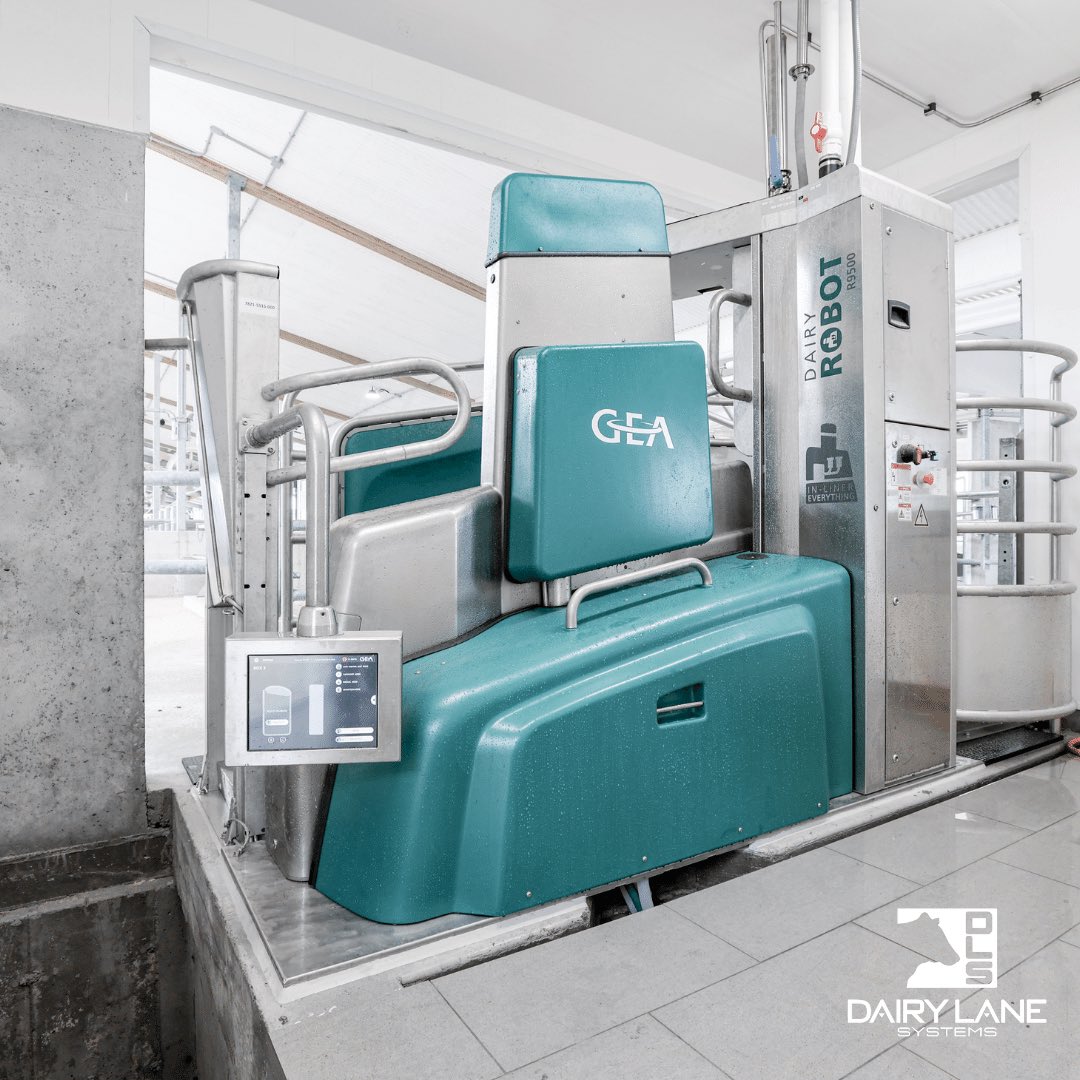 Congrats to Maplekey Farms on their new 6 GEA R9500 milking robot facility! The barn also features Jourdain stabling, DLS Drinkers and GEA manure equipment. These were from before the startup, stay tuned for more on this project!
