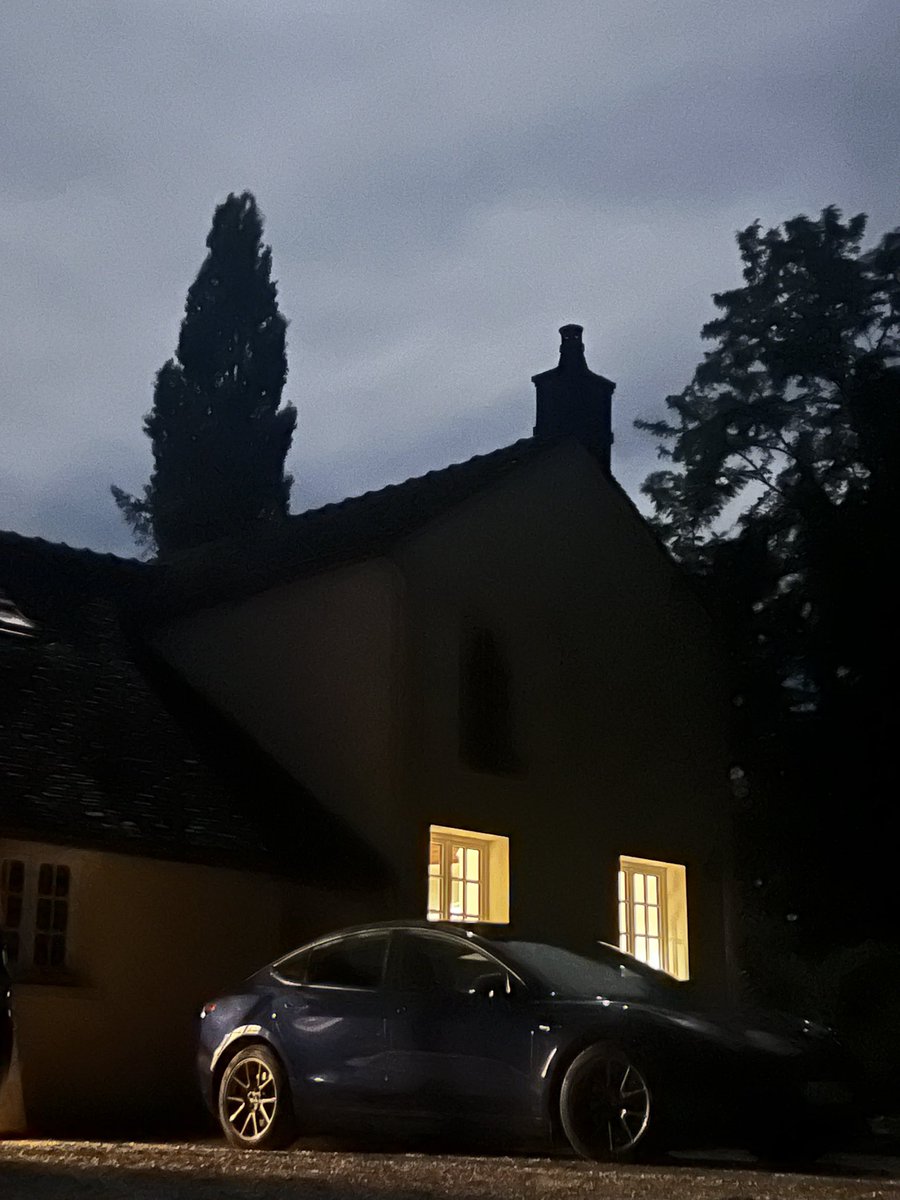 🅷🅴🆁🆅É tweet media