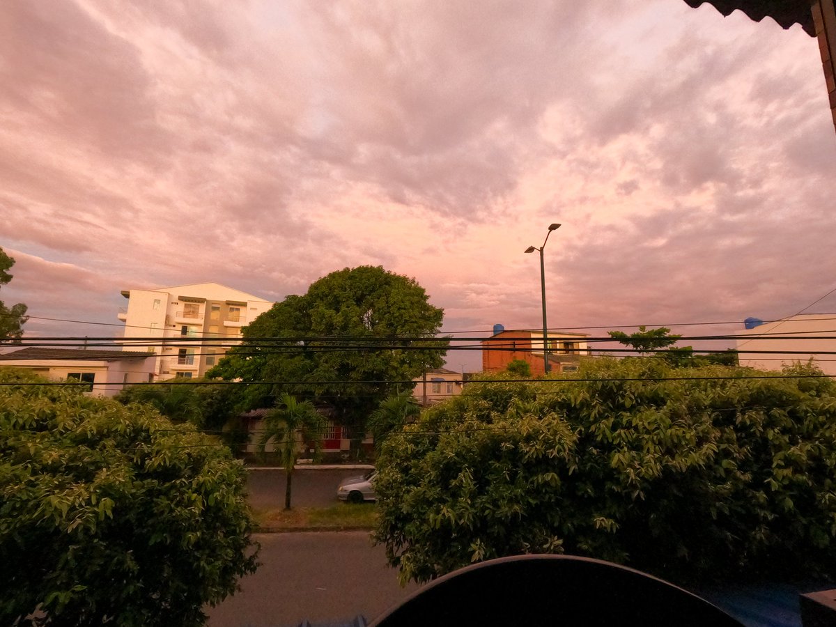 erikaflorezc's tweet photo. Atardecer 🌇

#yopal #atardeceres #fotos #disfrutandodelavida https://t.co/Z8nawydZtX