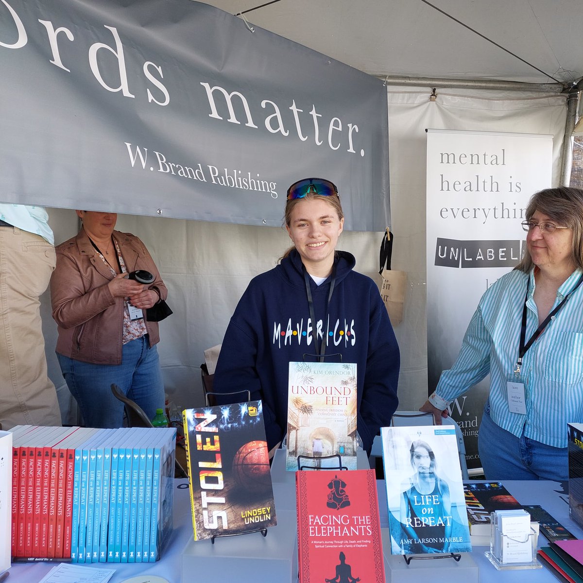 wbrandpub's tweet photo. Teen author Lindsey Undlin's 10/3 release SPIRAL, the 2nd in her Priders series, is avail for Kindle preorder https://t.co/WdCUnoK7kE
Get her 1st book STOLEN https://t.co/2LmDLW3NdX &amp; visit Tent C @PrintersRowFest this weekend &amp; get it signed #PRLF23 #Spiral #BookSeries #preorder https://t.co/wKWlfzqs0A