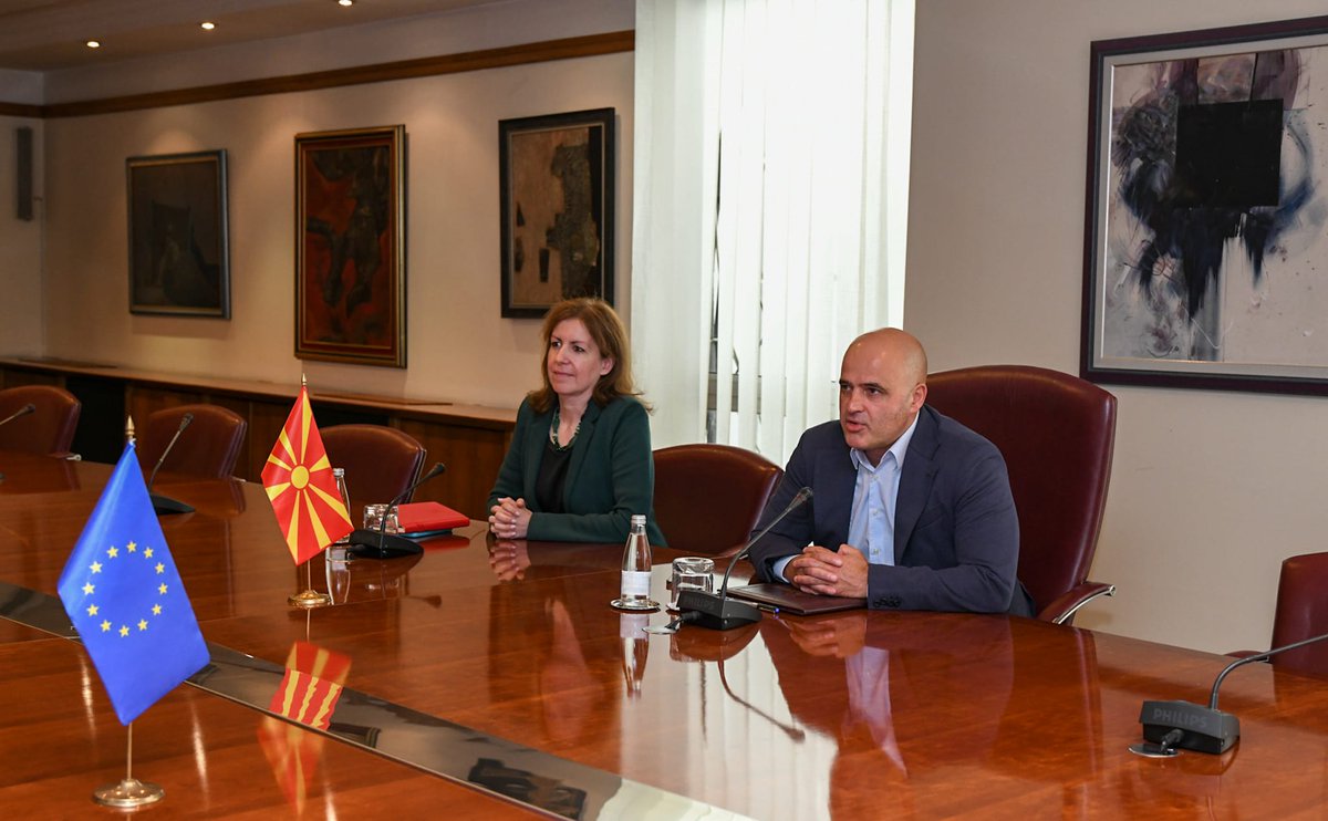 Со евроамбасадорот <a href="/AmbassadorEU/">EU Delegation to North Macedonia</a> ја реафирмиравме силната поддршка од европските партнери за нашиот евроинтеграциски напредок.

Неопходно е сите политички субјекти и институции да се фокусираат на одлуки кон европската цел, за да не се пропушти шансата за приклучување во ЕУ.