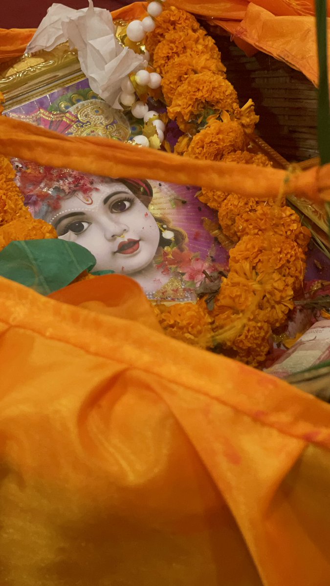 मन्त्रमुग्ध भइ प्रेम रसले म रुझेकी छु
संसार अन्त नभइ, अब तिमीमै बुझेकी छु

कहाँ जाउ खोज्न कृष्णलाई म ?
मैले त तिमीमै उसलाई पुजेकी छु ॥ 
❤️❤️❤️
#शुभ_संध्या🙏💕