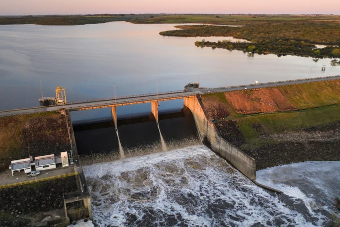 🇺🇾MONTEVIDEO | Montaner: Paso Severino lleno; hay tres meses de 💧agua para Montevideo y zona metropolitana.
El embalse alcanza los 54.187.500 metros cúbicos, muy próximo a su caudal máximo, informó la vicepresidenta de OSE.
Leer+: mediospublicos.uy/montaner-paso-…
