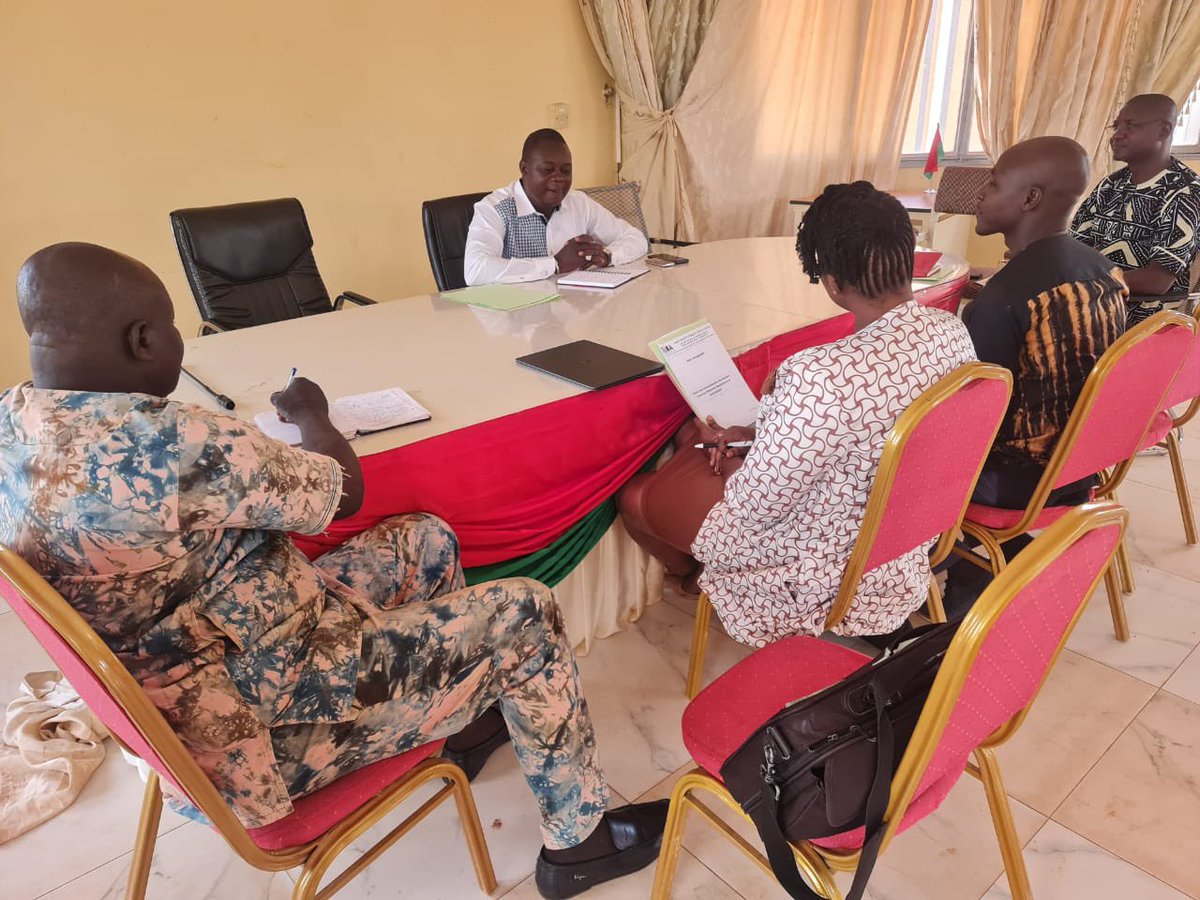 TACA_Africa's tweet photo. Rencontre prometteuse avec le 2nd Vice-Président de Tanguin-Dassouri et son soutien pour notre atelier d'autonomisation des femmes. Nous sommes impatients de créer un impact positif du 05 au 08 septembre ! Restez à l'écoute. 🌟 #TACA #AutonomisationDesFemmes #TanguinDassouri https://t.co/fSpxMlPKJw
