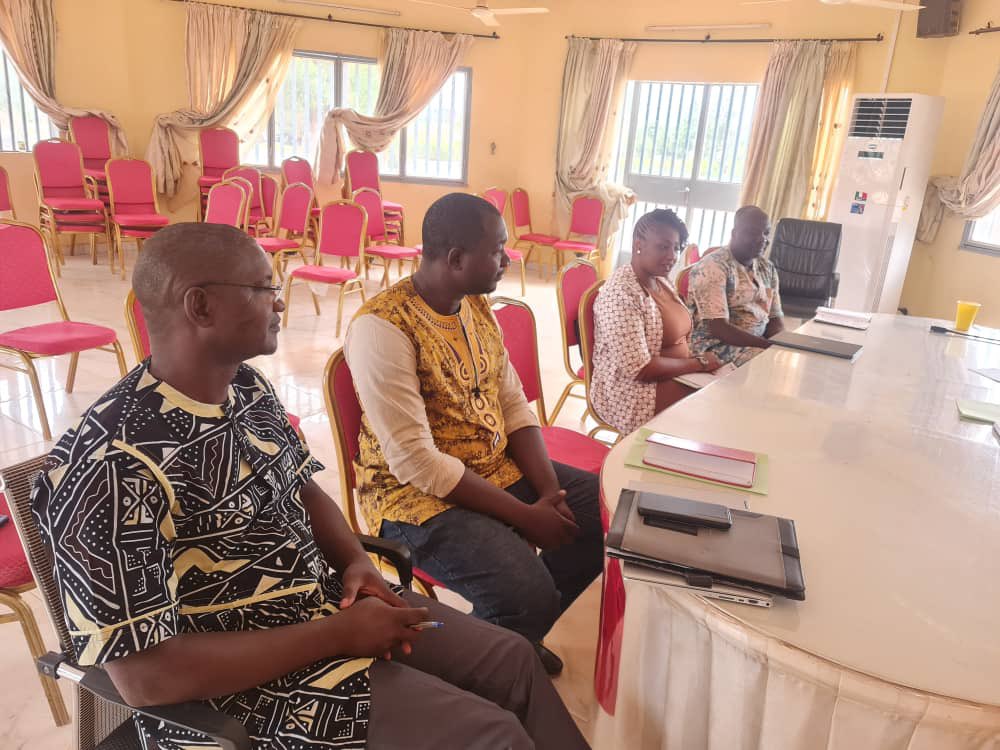 TACA_Africa's tweet photo. Rencontre prometteuse avec le 2nd Vice-Président de Tanguin-Dassouri et son soutien pour notre atelier d'autonomisation des femmes. Nous sommes impatients de créer un impact positif du 05 au 08 septembre ! Restez à l'écoute. 🌟 #TACA #AutonomisationDesFemmes #TanguinDassouri https://t.co/fSpxMlPKJw