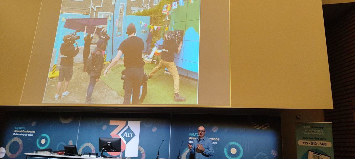 #altc23  <a href="/Satwinder_Samra/">Satwinder Samra</a> is now talking about  designing den for BBC. Lots of people are working hard behind the scenes . This makes me think that designing an online course is a  similar process - the course cannot be done only by a LT!  <a href="/CTLOxford/">Centre for Teaching and Learning</a>