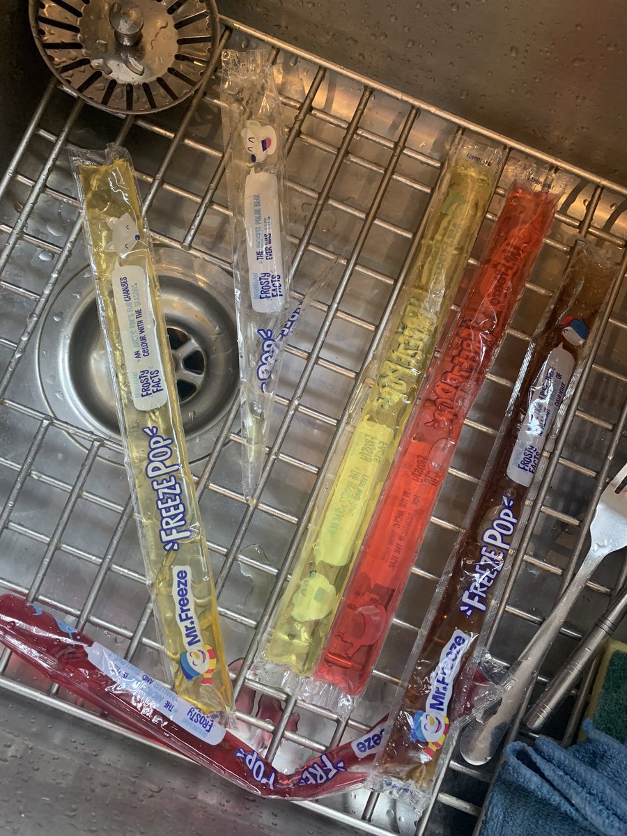 debbie_duro's tweet photo. Just bought two boxes of @MrFreezePops from Tesco as my son loves them. Hugely disappointed to find that they are no longer separated, but sealed together in fours. Assume this is down to cost cutting. Whilst trying to separate, one from each set has split! Not happy! https://t.co/AdzWjpk695