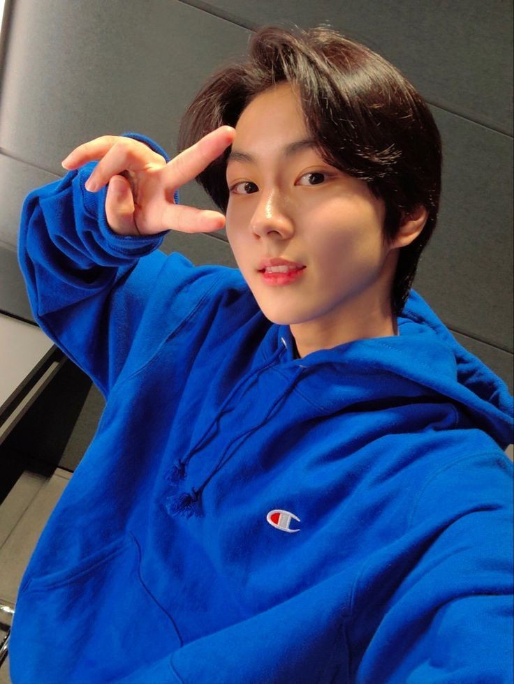63won's tweet image. hello, I'm Wren! I'm looking for interactive moots

✮ he / him, filo 
✮ not new to #stantwt &amp;amp; #kpoptwt
✮ any fandom is welcome! 

↺ / ♡ are much appreciated
