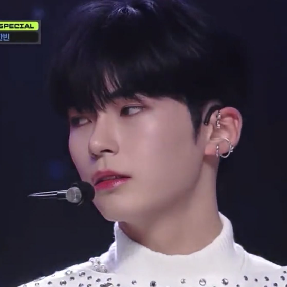 sunghaobin's tweet photo. so crazy bc I blinked and suddenly hanbin debuted and he is mcountdown mc..it feels like yesterday he was a trainee that we only knew about :( time goes by so fast <3 https://t.co/EIXbmbRU81