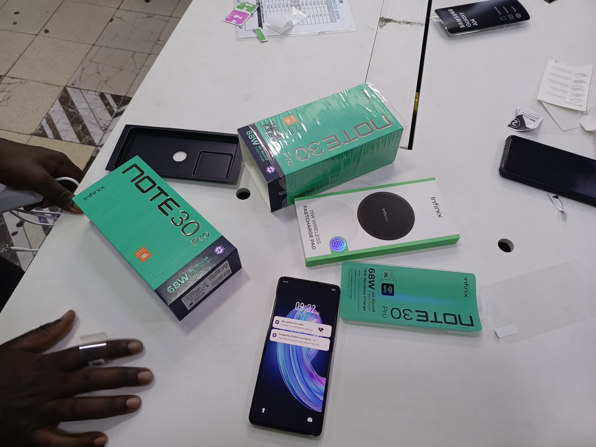 InfinixKenya's tweet image. What's stopping you from getting a NEW smartphone today? 
Pay a 30% deposit &amp;amp; the rest in installments at any shop listed here:  bit.ly/37CyYrR or call 0711082611 for inquiries. 
#InfinixNOTE30Ke #TakeChargeKe