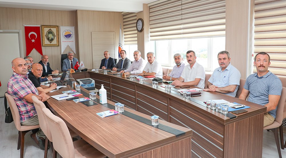 sinopuniversity's tweet photo. Sinop Valiliği koordinesinde; Üniversitemiz ve İlimiz İl Müdürlükleri’nin iş birliğinde hayata geçirilmesi planlanan 3. Yaş Üniversitesi (3.YÜ) toplantısını Üniversitemizde gerçekleştirdik. https://t.co/pOwZTZpTzX