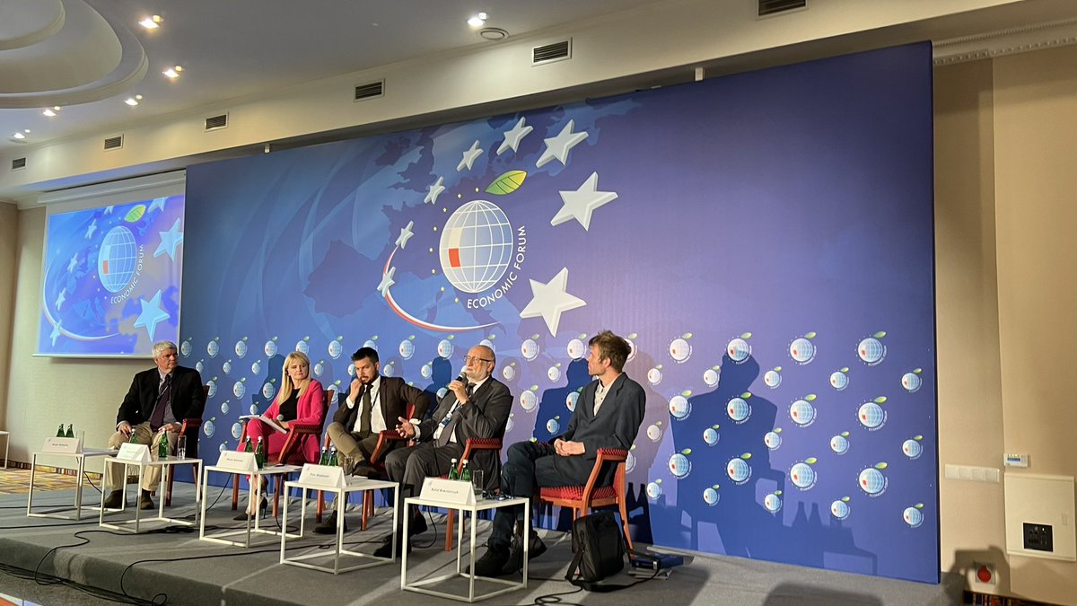 Are we too old for the future? 

#economicforum #Karpacz2023 #aging