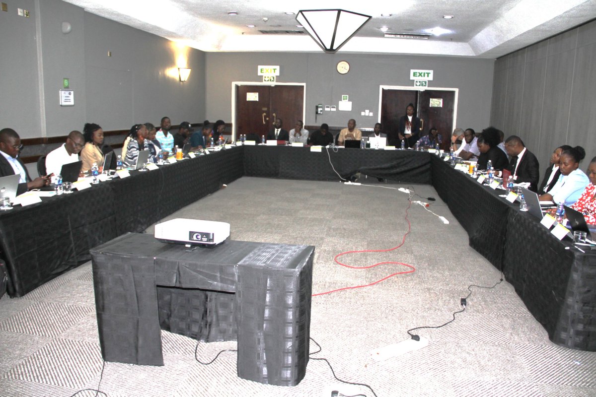 ZELO_Infor's tweet photo. The youths, also known @ZELA_Infor  as Youth Initiative for Corporate Accountability (YICA) ambassadors, are knowledgeable and have an interest in human rights issues, business ethics, and corporate accountability. 

Thus, today, we have convened youth representatives from diverse backgrounds to share their perspectives on the activities of TNCs and their impact on human rights.

The goal is sustainable #ResponsibleInv and #CorporateAccountability.