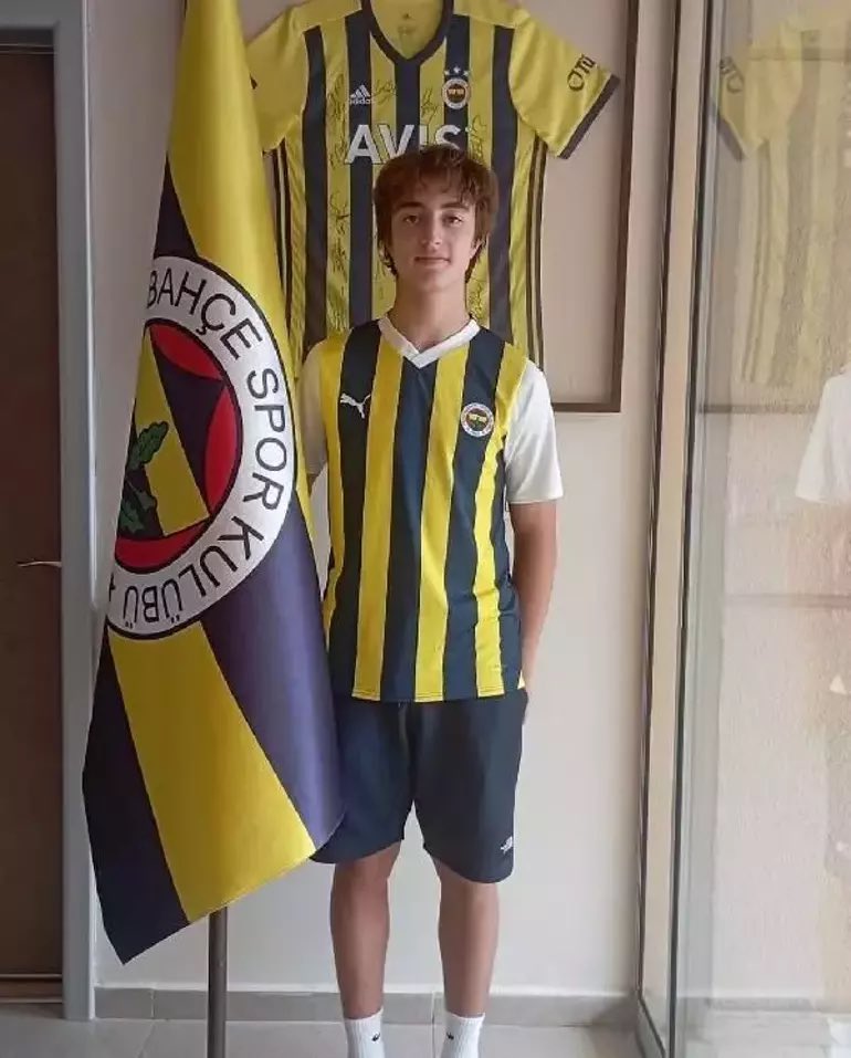 ajansbesiktastr's tweet photo. Bergama Gençlerbirliği Sportif Direktörü Behram Üstün: “Fenerbahçe dışında Antalyaspor ve Beşiktaş’tan transfer teklifi geldi. Özellikle Beşiktaş çok ciddi şekilde ilgilendi. Hatta bir ara iş Beşiktaş’la söz kesme aşamasına gelmişti. Kerem, kendisini arayan Beşiktaş’ın antrenörüne, ‘Hocam Beşiktaş çok büyük bir camia ama ben çocukluğumdan beri Fenerbahçeliyim. Olursa benim ilk tercihim Fenerbahçe’den yana olur’ dedi.”