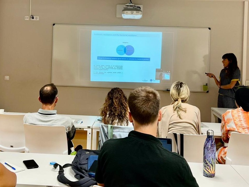 aoliverp73's tweet photo. #ESGARS #AmReSu #ISARPAE WS day 3: AMR surveillance in Europe by A. Tambic from @bfm_hr ,  insights into PBPs asays by @moya_tomeu and WGS resistome analysis by @carla_lc2911 P. aeruginosa sequences ready for  bioinformatic analysis and still some time left for Palma city visit👌 https://t.co/7izimohFta