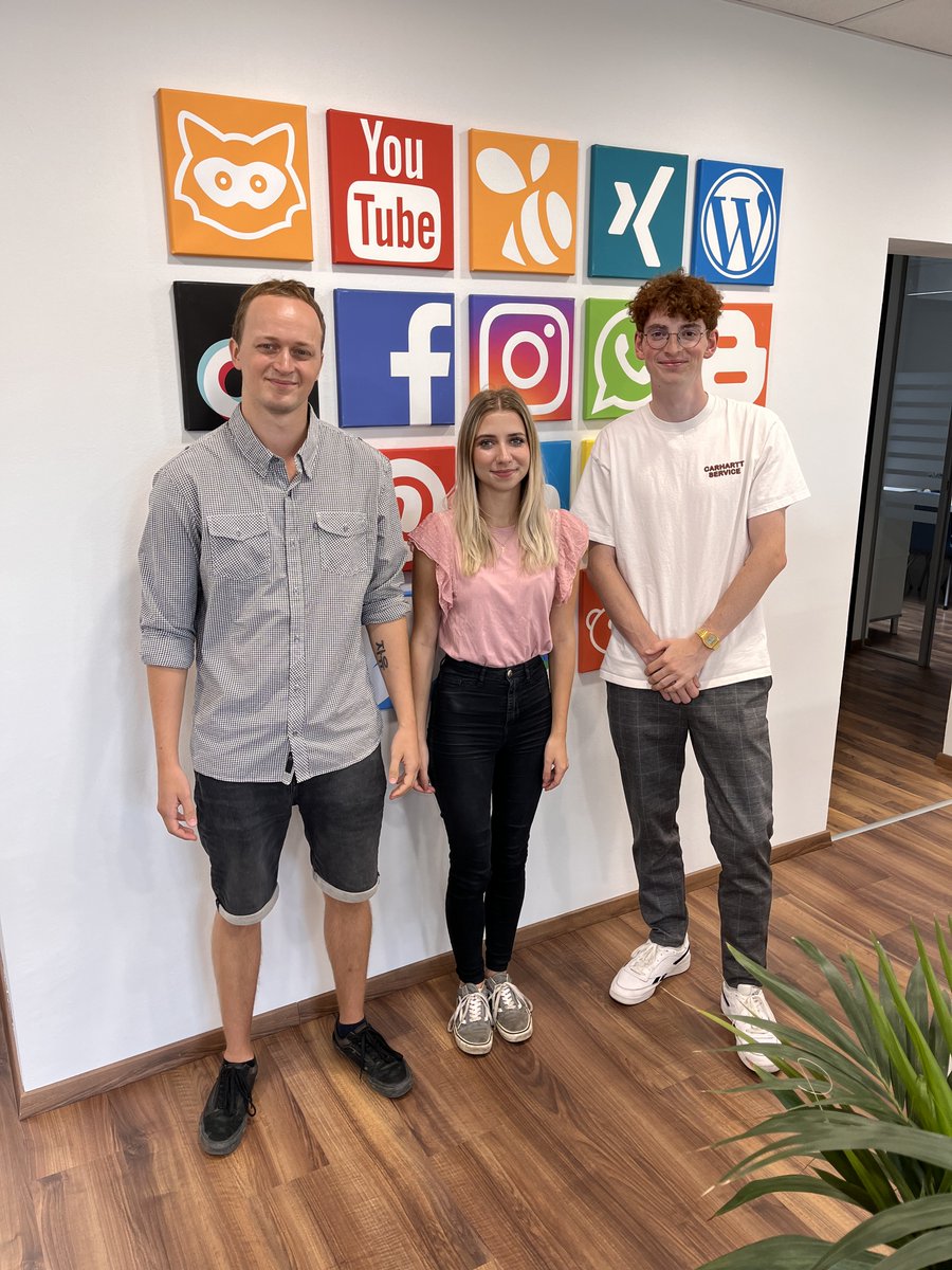 BuzzValue's tweet photo. Dreifache Verstärkung für unser BuzzValue-Team!💥 Wir begrüßen Corinna, Lukas &amp; Marco recht 💙-lich und freuen uns, auf die tatkräftige Unterstützung in den Bereichen Social Media-Monitoring &amp; Research. Willkommen im #TeamBuzzValue! 🤓 https://t.co/IoLoGguEG0