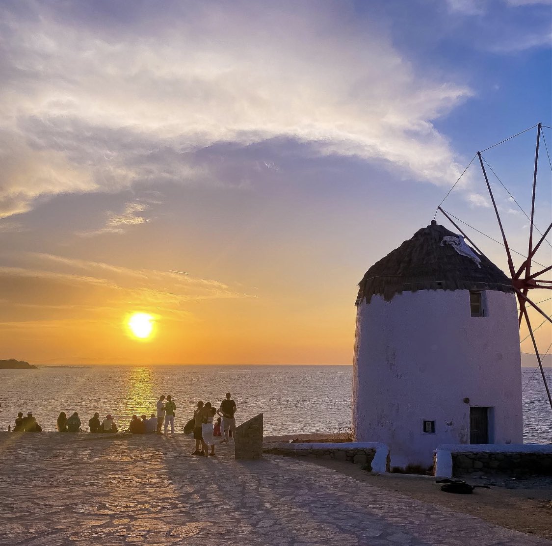 PostCardMeMykon's tweet photo. DISCOVER MYKONOS on your private guided mykonos photo tour 

Fun for friends, entire family and private groups! 

-Best Mykonos photo spots 

-Highlights of Mykonos

-Hidden corners of Mykonos 

Details | info - BIO link or inbox us
#mykonos #greece #travel #excursion https://t.co/w3rSQPaG3j