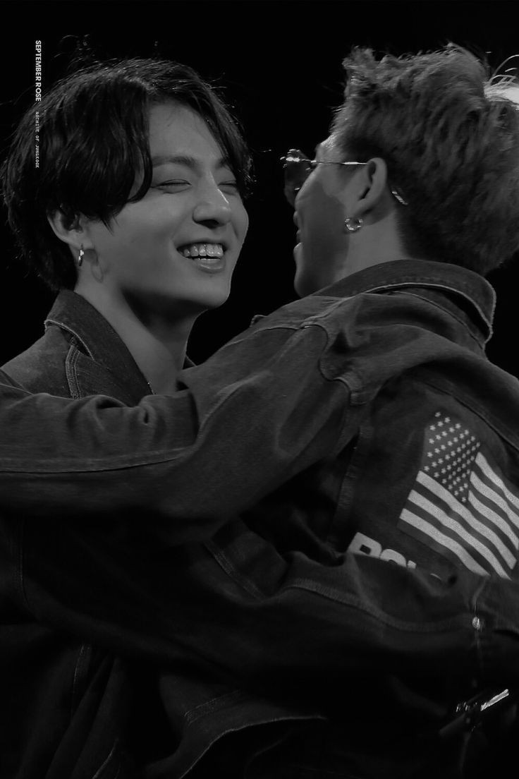 bayan_nbts7's tweet photo. 🤍🖤 https://t.co/NSMSd3uHkA